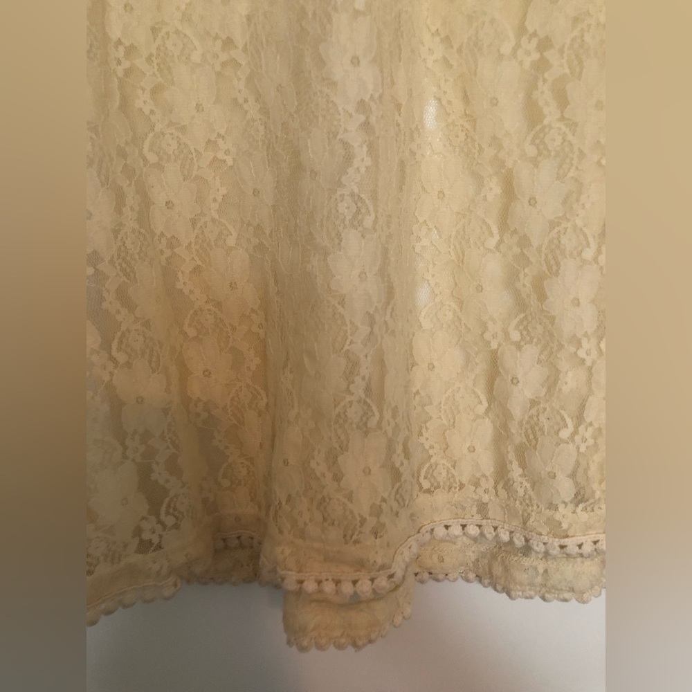 Pretty Good laced blouse - Picture 5 of 8